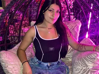Ariaa_white profile