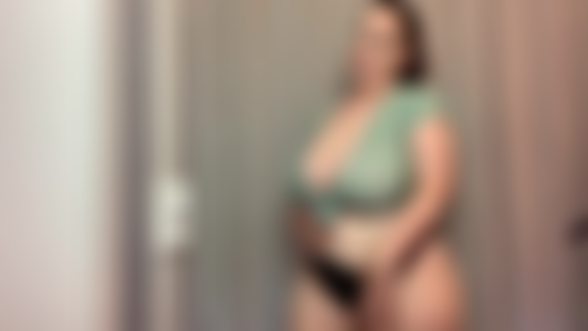 Si eres fanática de las tetas grandes, una gran barriga y un bonito y sexy ombligo, ¡este es el video para ti!